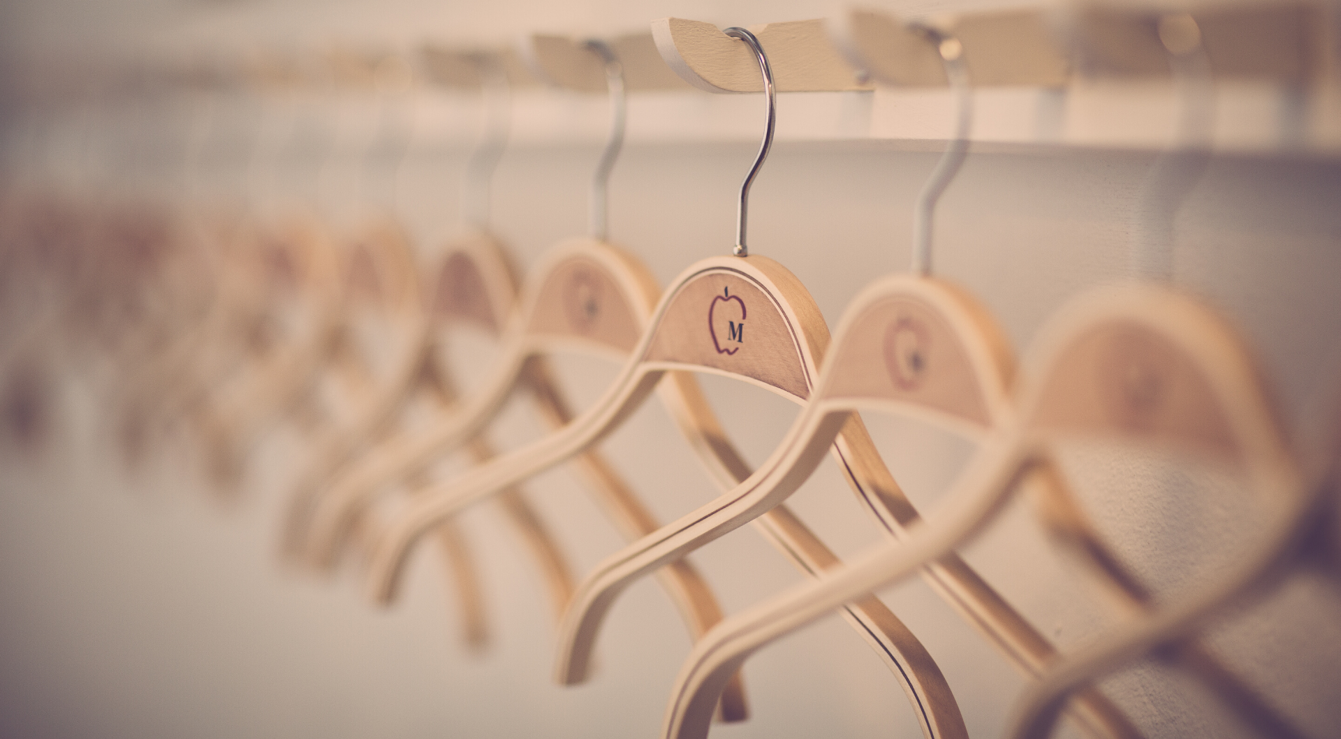 wooden_hangers